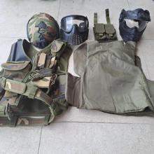 Mellény és sisak eladó (csak nálunk)