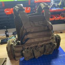 Taktikai mellény sok zsebbel