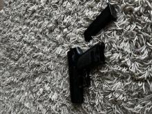 A képen mind a két fegyver megtalálható